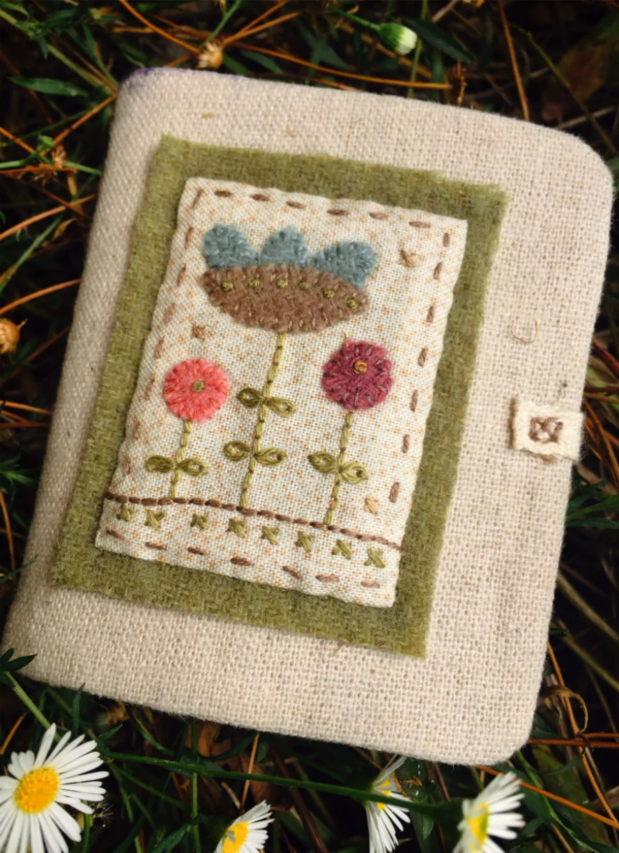 Little Flower Needlebook - Image 3